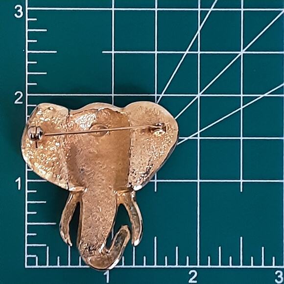Vintage 1980s Elephant Head Brooch Heavy Gold Tone Metal Brown Green Enamel - Picture 10 of 11